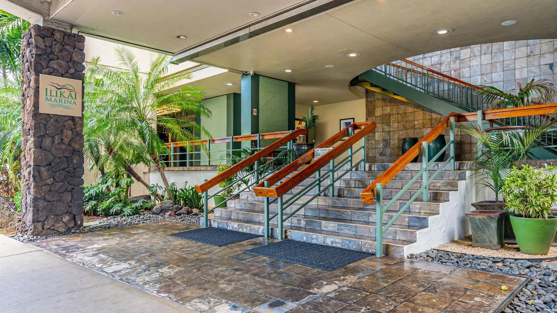 Oceanfront Renovated Getaway In Waikiki Apartman Honolulu